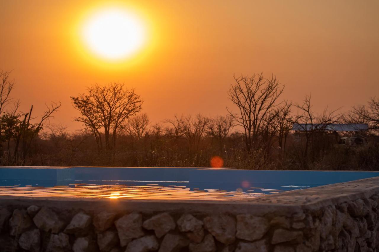 Etosha Trading Post Campsite Окаукуэджо Экстерьер фото